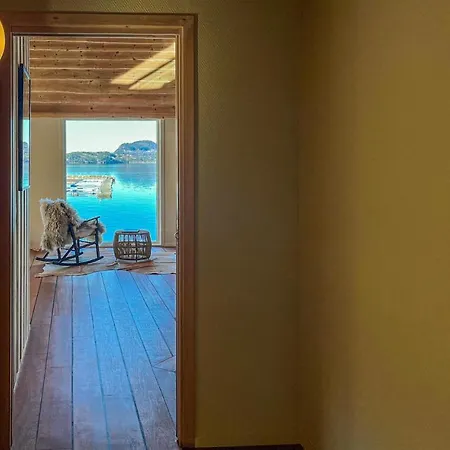 Holiday home Front In With Kitchen